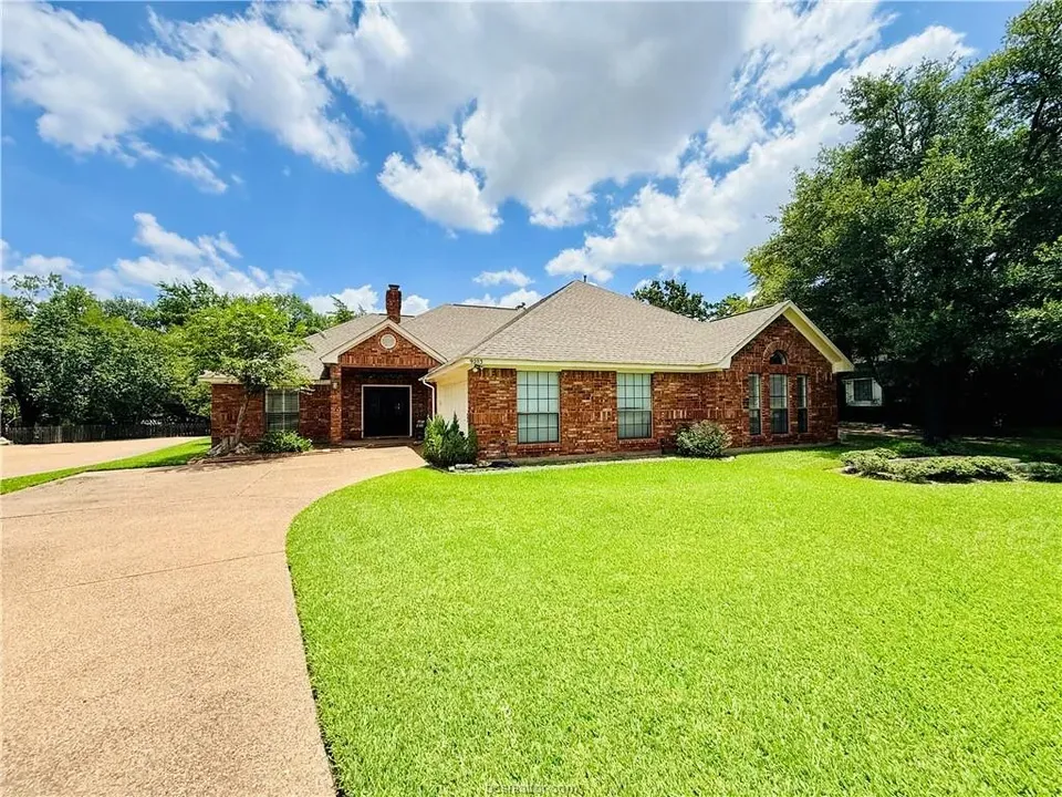 4 Bed 3 Bath Traditional Suburban Family Home in College Station, TX