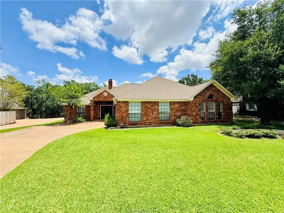 4 Bed 3 Bath Traditional Suburban Family Home in College Station, TX - 4
