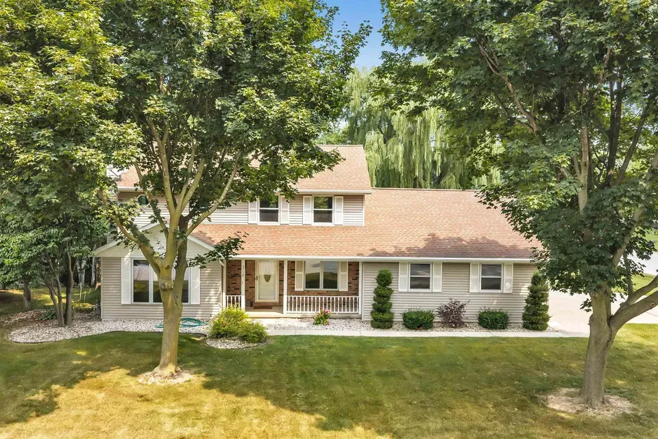 4 Bed 3 Bath Traditional Suburban Family Home in Green Bay, WI - 4