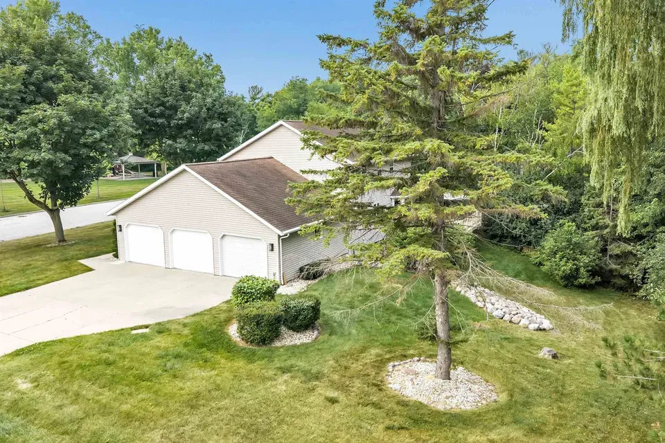 4 Bed 3 Bath Traditional Suburban Family Home in Green Bay, WI - 5