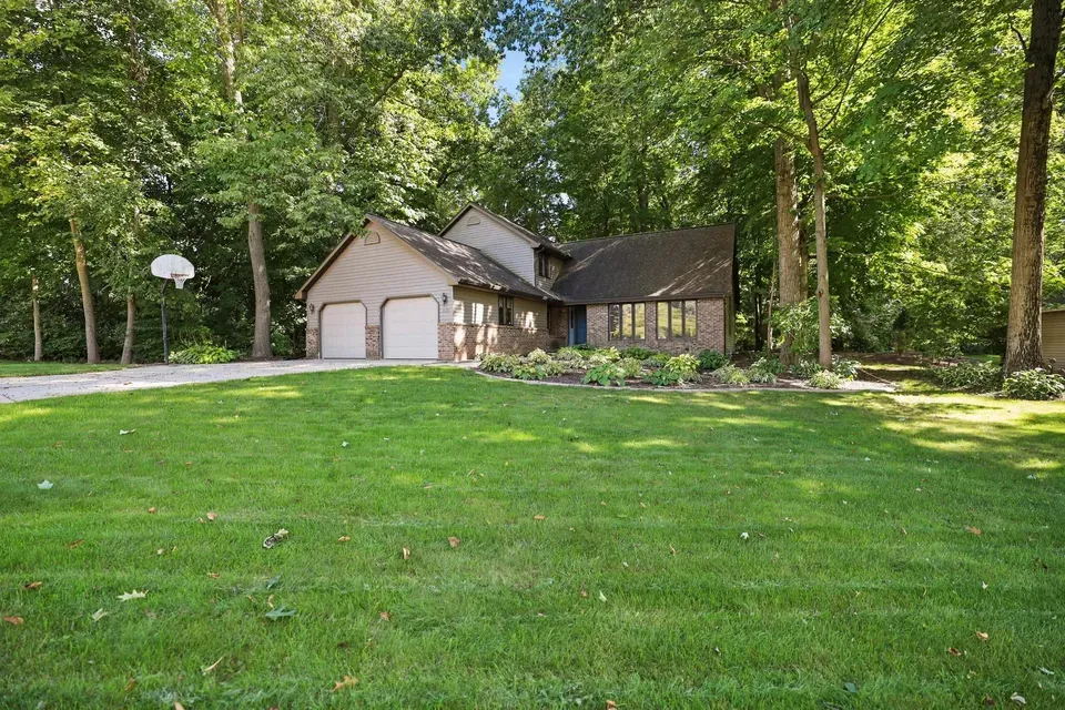 4 Bed 3 Bath Traditional Suburban Family Home in Green Bay, WI - 3