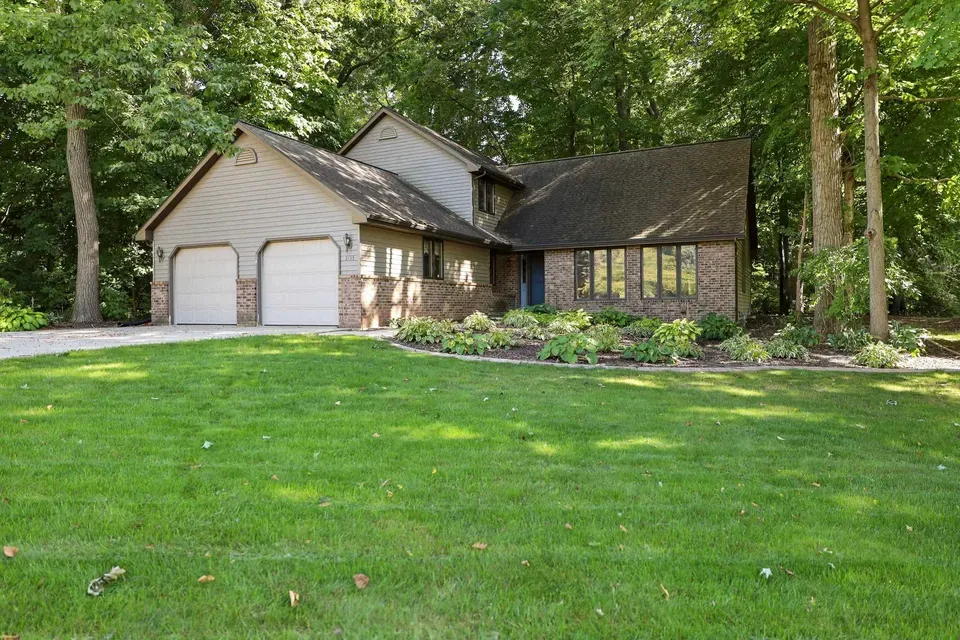 4 Bed 3 Bath Traditional Suburban Family Home in Green Bay, WI - 4