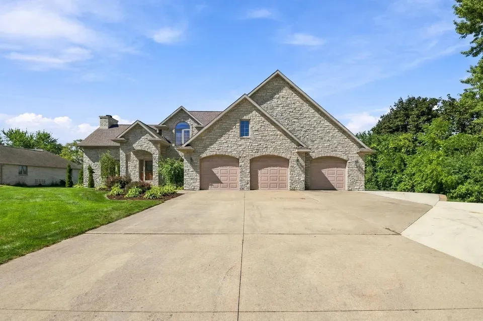 4 Bed 3 Bath Traditional Suburban Family Home in Green Bay, WI - 3