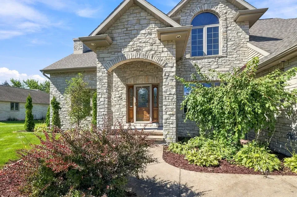 4 Bed 3 Bath Traditional Suburban Family Home in Green Bay, WI - 4
