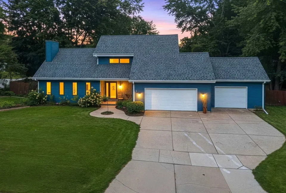 4 Bed 3 Bath Traditional Suburban Family Home in Green Bay, WI - 1