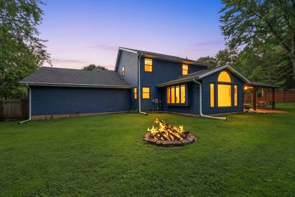 4 Bed 3 Bath Traditional Suburban Family Home in Green Bay, WI - 2