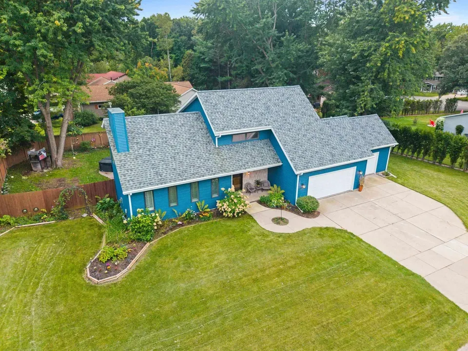 4 Bed 3 Bath Traditional Suburban Family Home in Green Bay, WI - 4