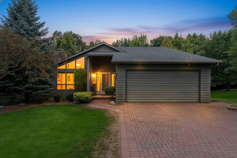 4 Bed 3 Bath Traditional Suburban Family Home in Green Bay, WI - 1