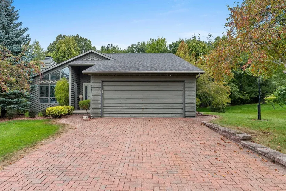 4 Bed 3 Bath Traditional Suburban Family Home in Green Bay, WI - 2