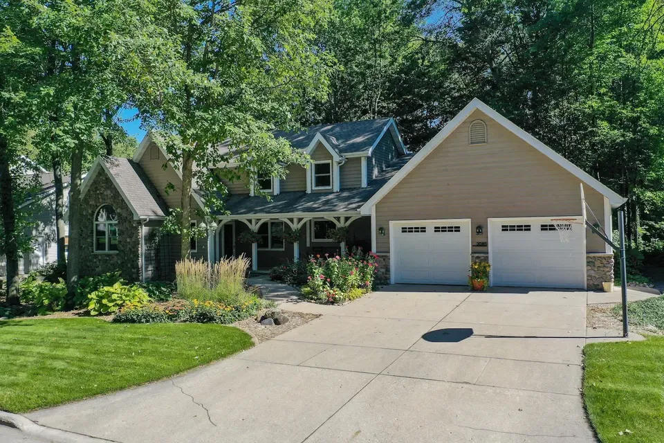 4 Bed 3 Bath Traditional Suburban Family Home in Green Bay, WI
