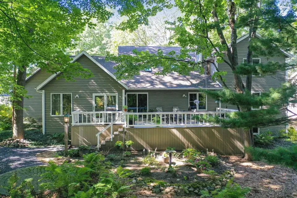 4 Bed 3 Bath Traditional Suburban Family Home in Green Bay, WI - 2