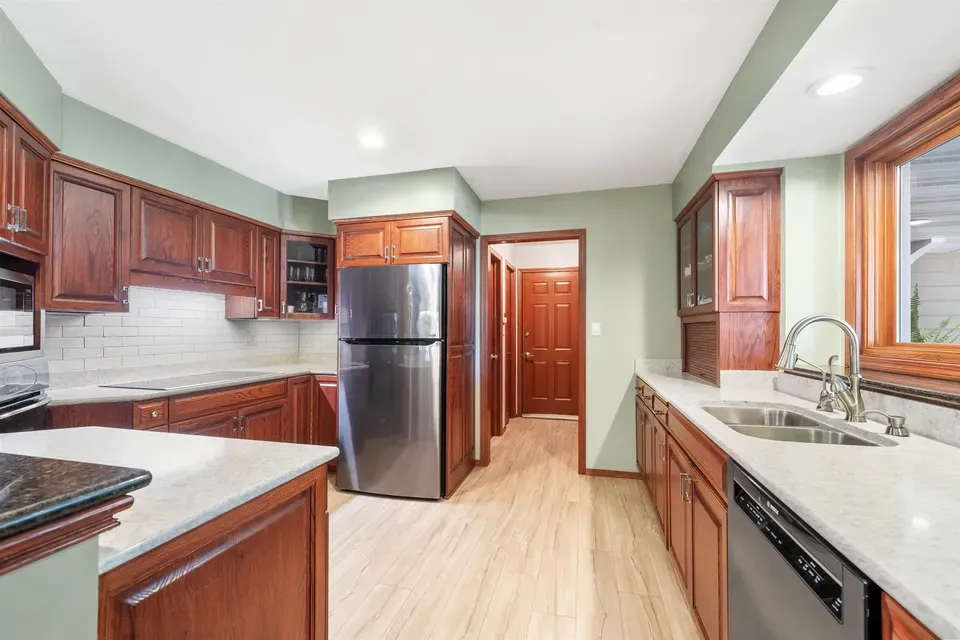 4 Bed 3 Bath Traditional Suburban Family Home in Green Bay, WI - 4