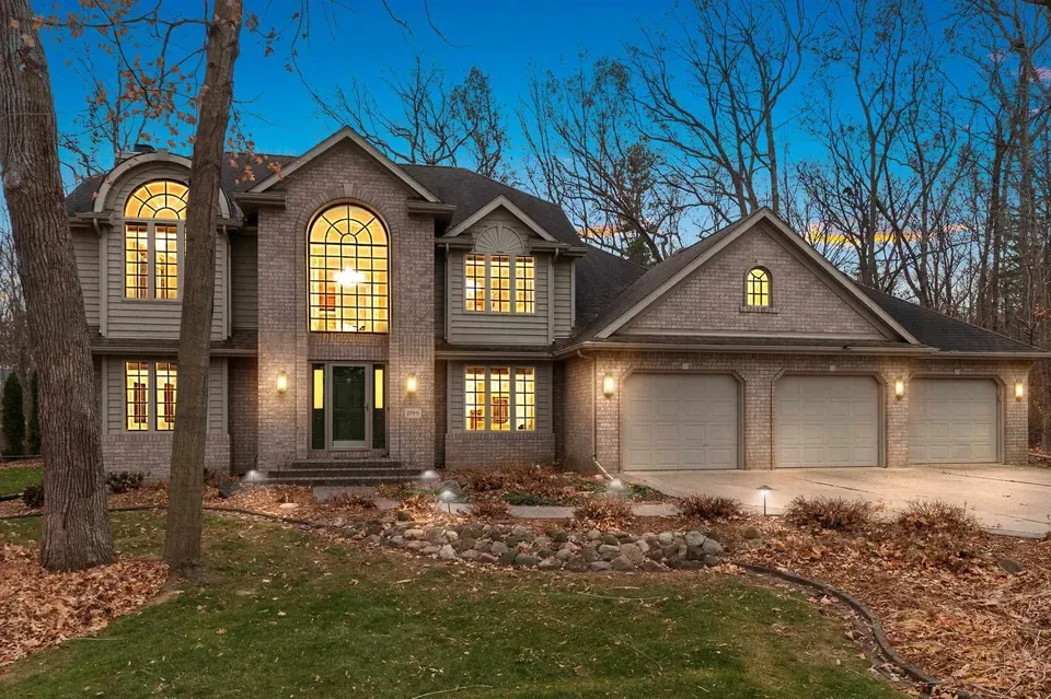 4 Bed 3 Bath Traditional Suburban Family Home in Green Bay, WI - 1