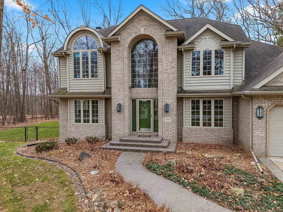 4 Bed 3 Bath Traditional Suburban Family Home in Green Bay, WI - 2