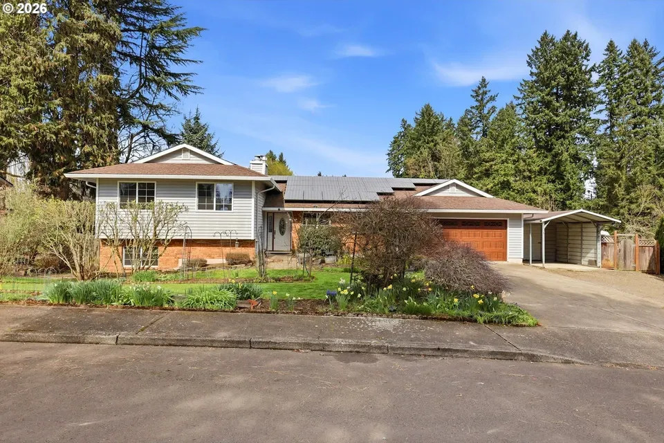 4 Bed 3 Bath Traditional Suburban Family Home in Hillsboro, OR - 1