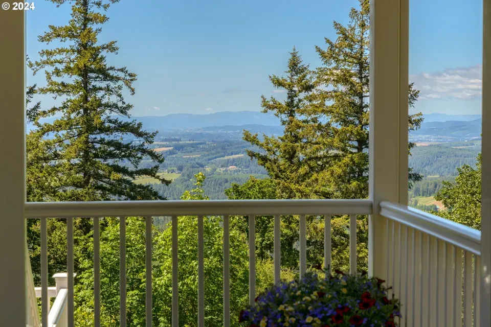 4 Bed 3 Bath Traditional Suburban Family Home in Hillsboro, OR - 5