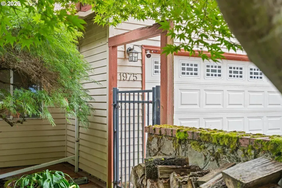 4 Bed 3 Bath Traditional Suburban Family Home in Hillsboro, OR - 2
