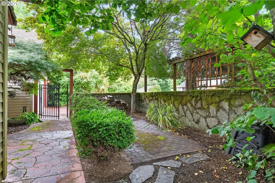 4 Bed 3 Bath Traditional Suburban Family Home in Hillsboro, OR - 4