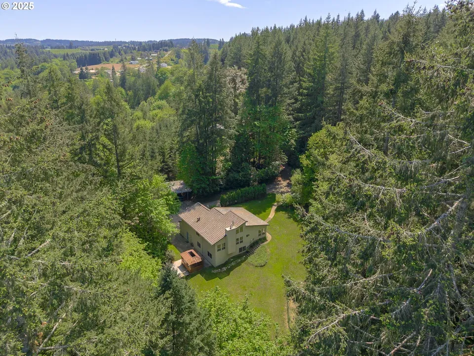 4 Bed 3 Bath Traditional Suburban Family Home in Hillsboro, OR - 2