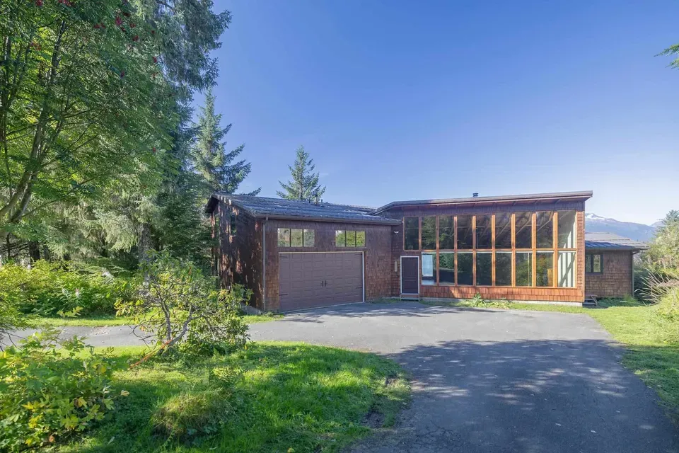 4 Bed 3 Bath Traditional Suburban Family Home in Juneau, AK