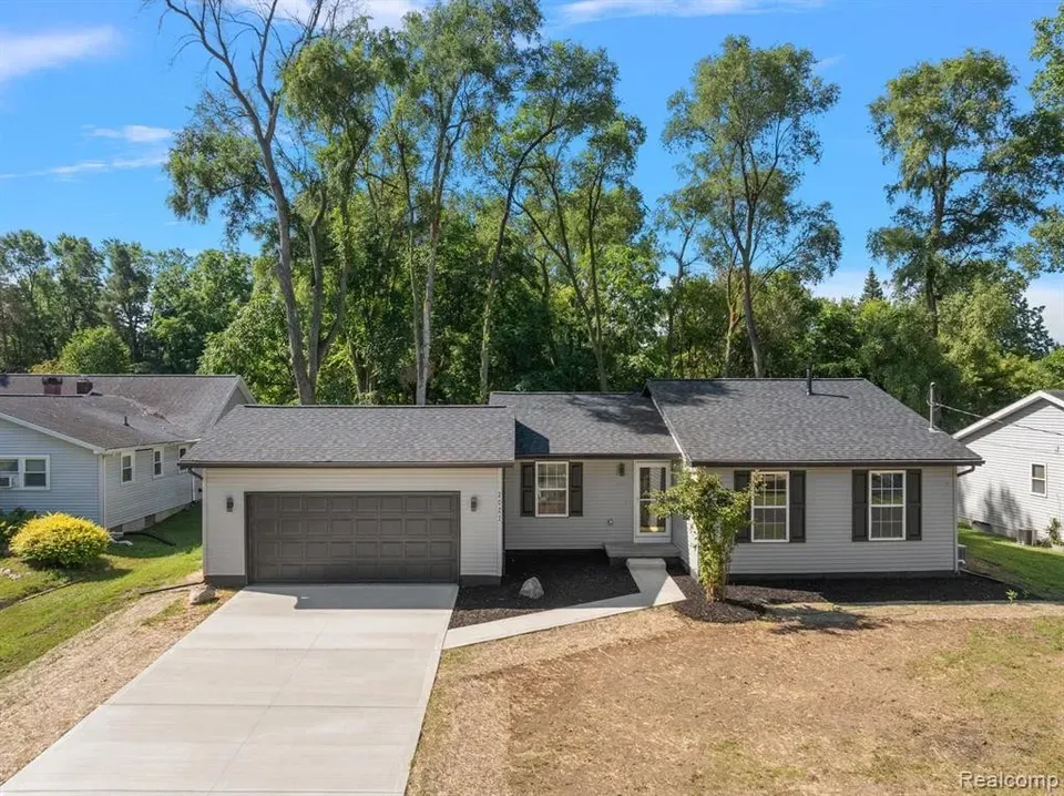4 Bed 3 Bath Traditional Suburban Family Home in Lansing, MI - 1