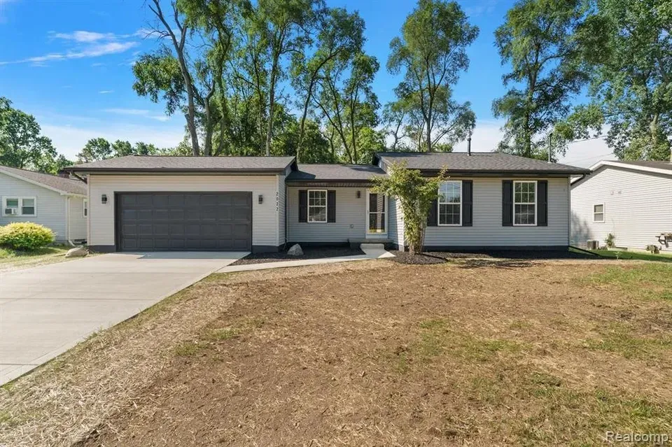 4 Bed 3 Bath Traditional Suburban Family Home in Lansing, MI - 2