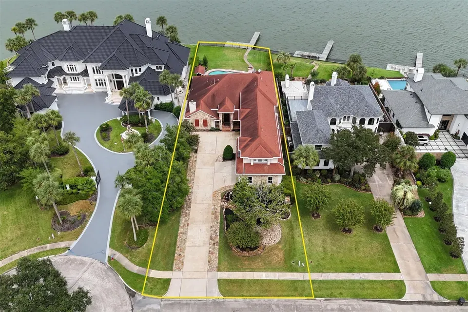 4 Bed 3 Bath Traditional Suburban Family Home in League City, TX