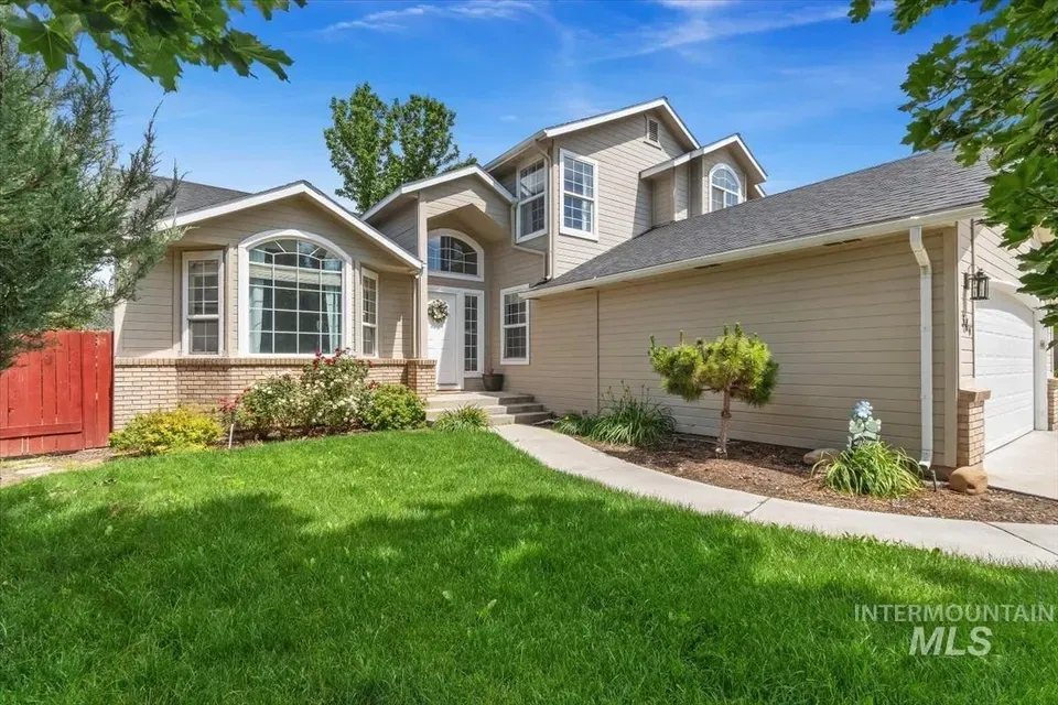4 Bed 3 Bath Traditional Suburban Family Home in Meridian, ID - 4