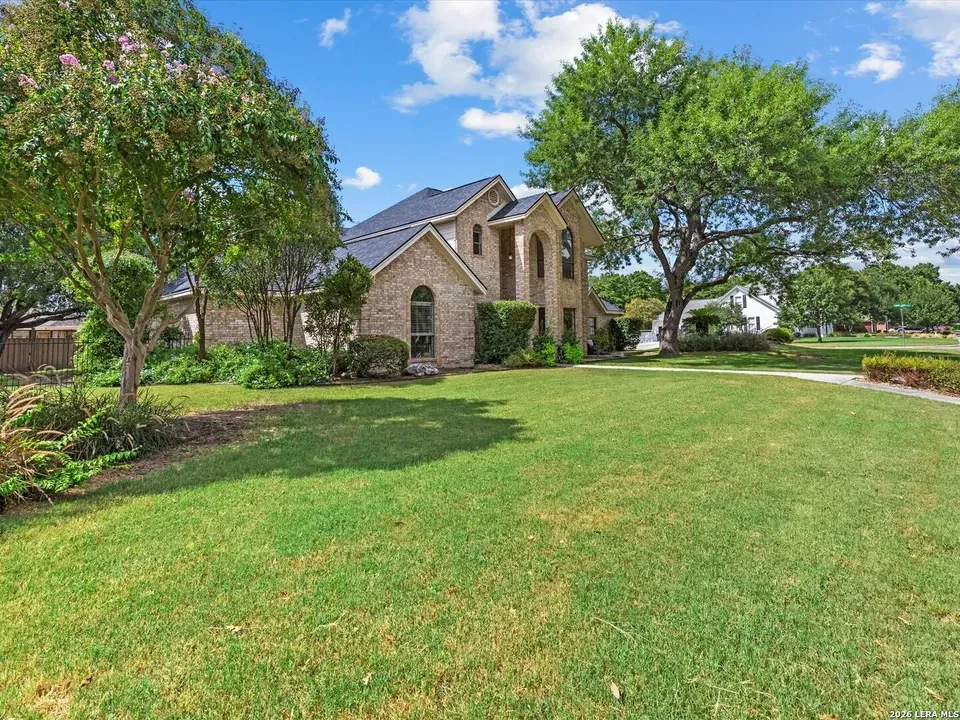 4 Bed 3 Bath Traditional Suburban Family Home in New Braunfels, TX - 2