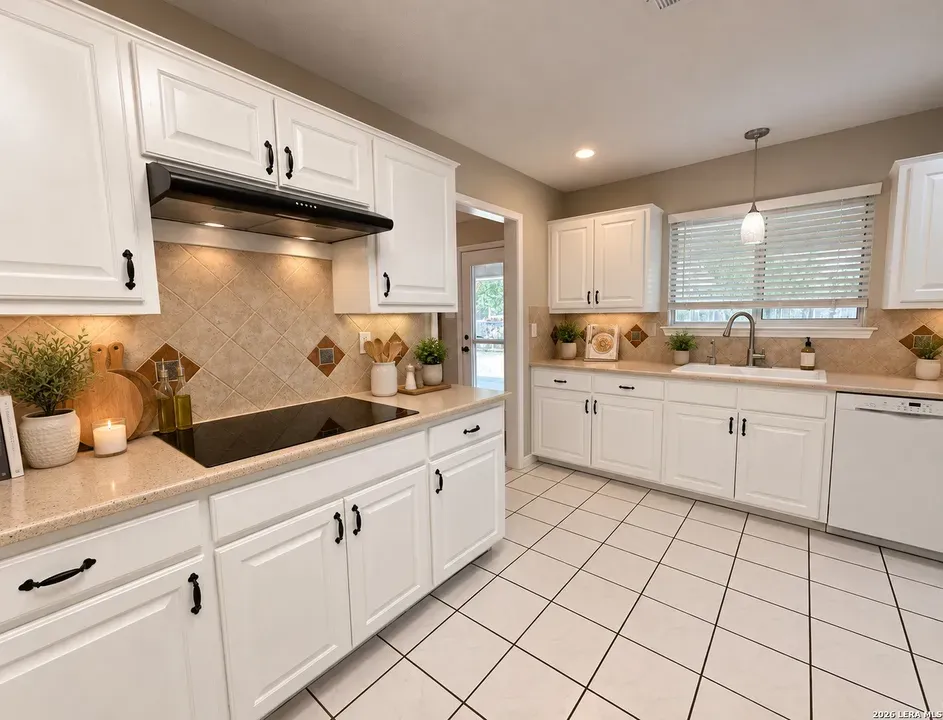 4 Bed 3 Bath Traditional Suburban Family Home in New Braunfels, TX - 4