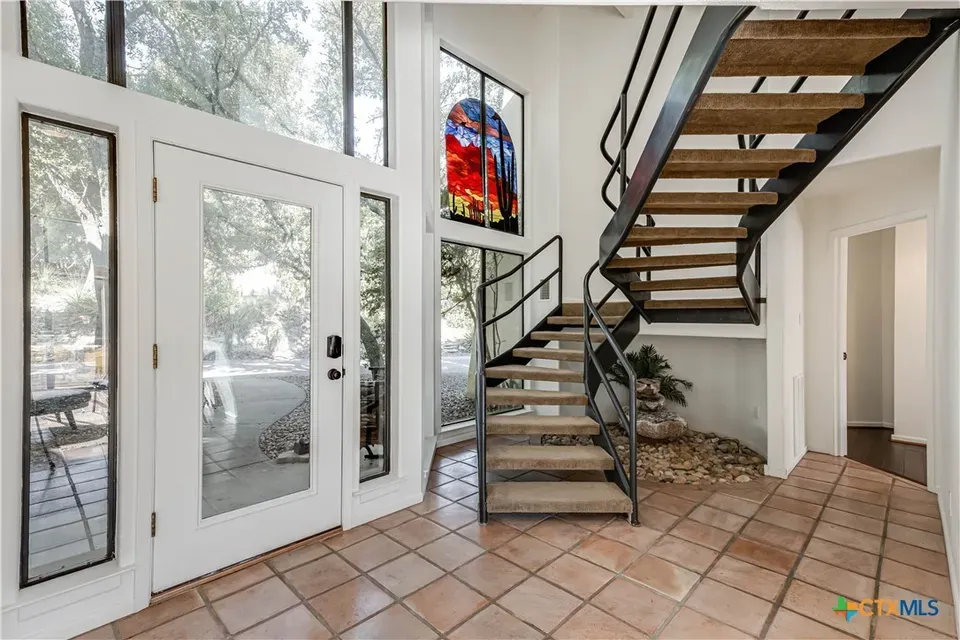 4 Bed 3 Bath Traditional Suburban Family Home in New Braunfels, TX - 2