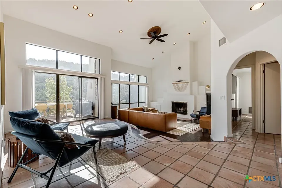 4 Bed 3 Bath Traditional Suburban Family Home in New Braunfels, TX - 3