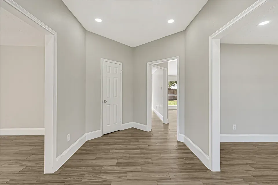 4 Bed 3 Bath Traditional Suburban Family Home in Pearland, TX - 2