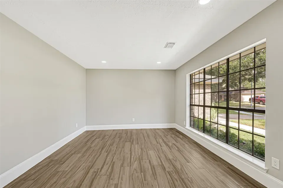 4 Bed 3 Bath Traditional Suburban Family Home in Pearland, TX - 4