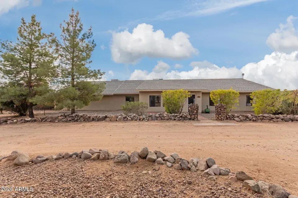 4 Bed 3 Bath Traditional Suburban Family Home in Phoenix, AZ - 1