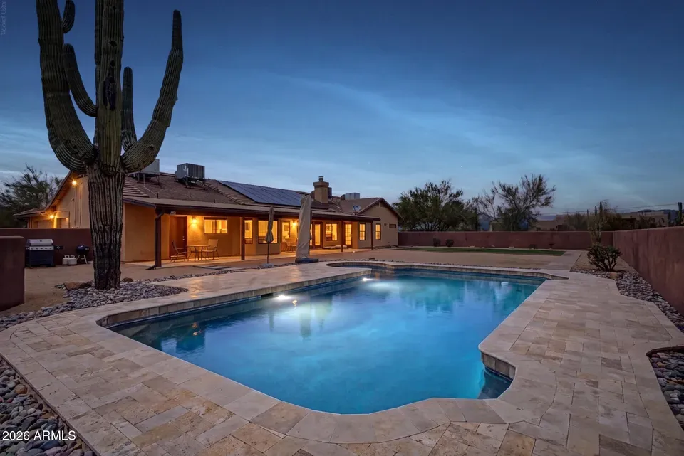 4 Bed 3 Bath Traditional Suburban Family Home in Phoenix, AZ - 1