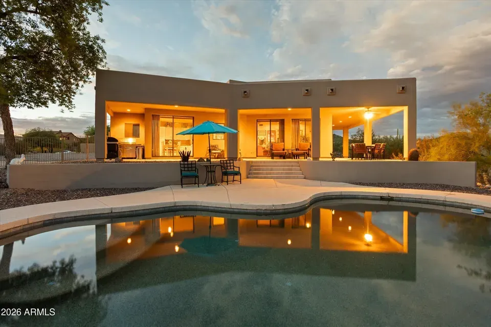 4 Bed 3 Bath Traditional Suburban Family Home in Phoenix, AZ - 1