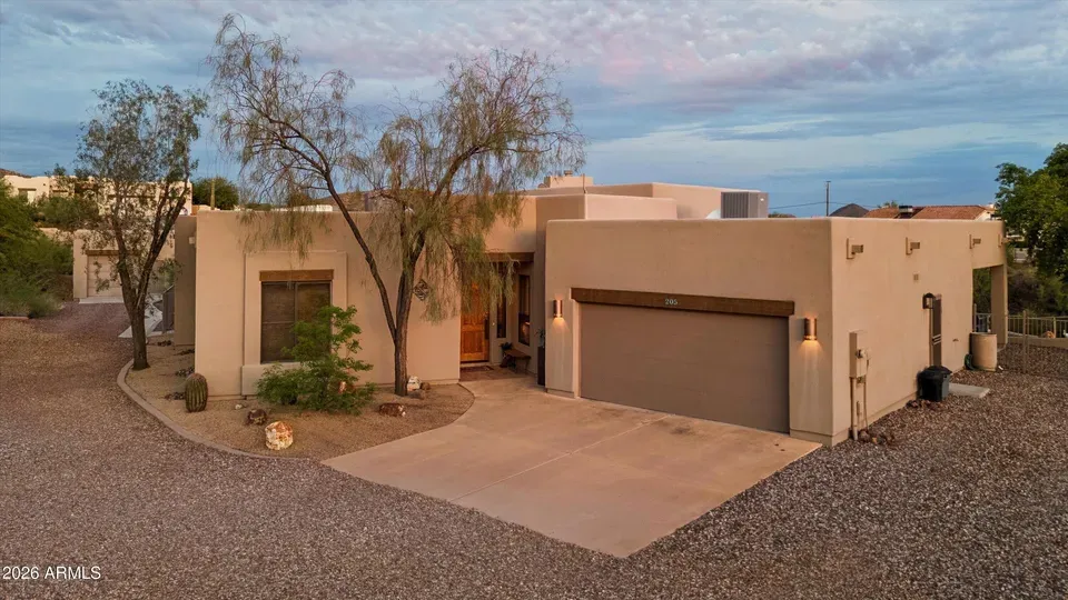 4 Bed 3 Bath Traditional Suburban Family Home in Phoenix, AZ - 3