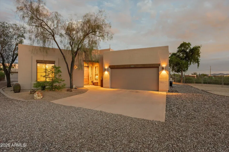 4 Bed 3 Bath Traditional Suburban Family Home in Phoenix, AZ - 4