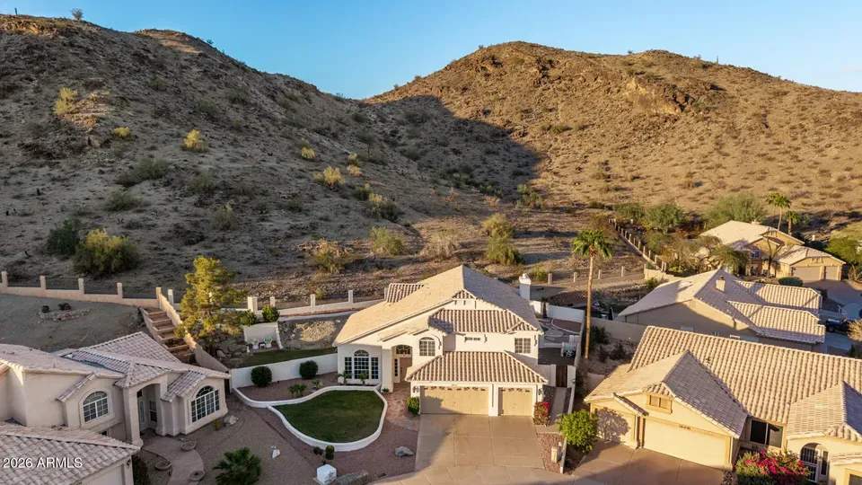 4 Bed 3 Bath Traditional Suburban Family Home in Phoenix, AZ - 3