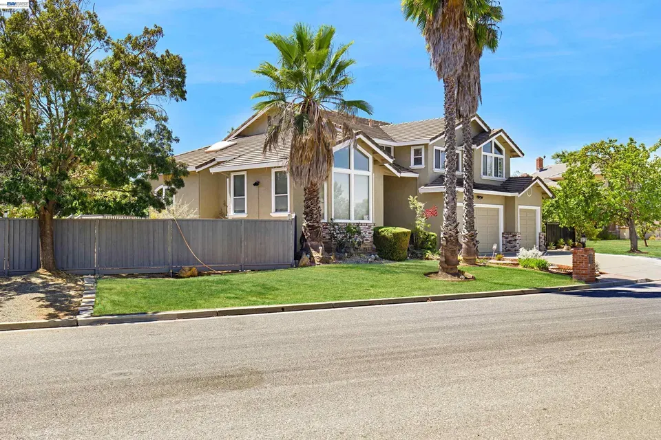 4 Bed 3 Bath Traditional Suburban Family Home in San Jose, CA - 4
