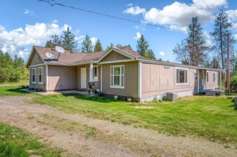 4 Bed 3 Bath Traditional Suburban Family Home in Spokane, WA - 2