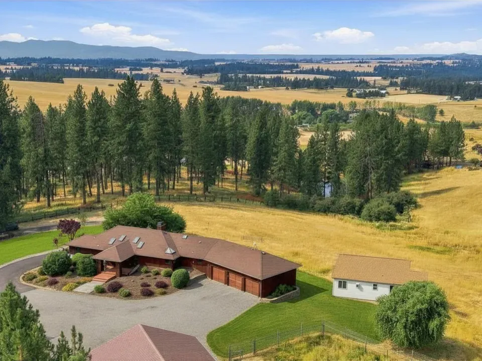 4 Bed 3 Bath Traditional Suburban Family Home in Spokane, WA