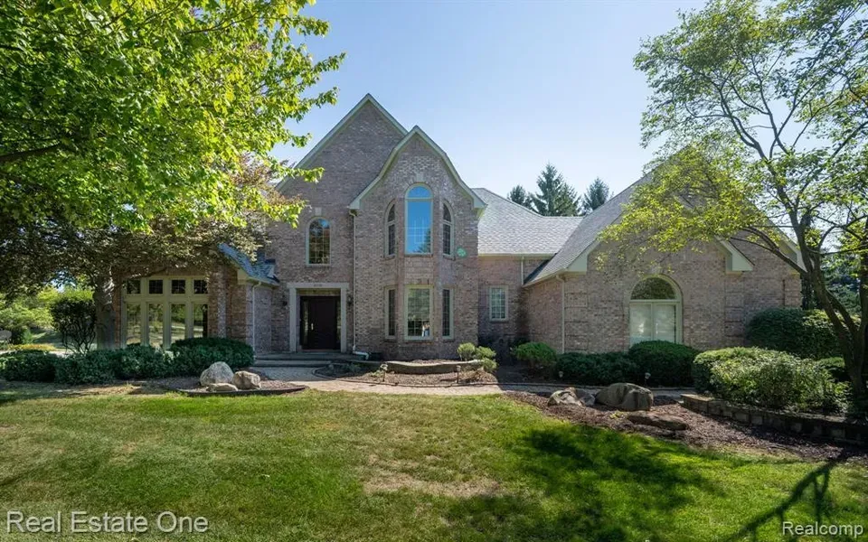 4 Bed 3 Bath Traditional Suburban Family Home in Troy, MI - 3