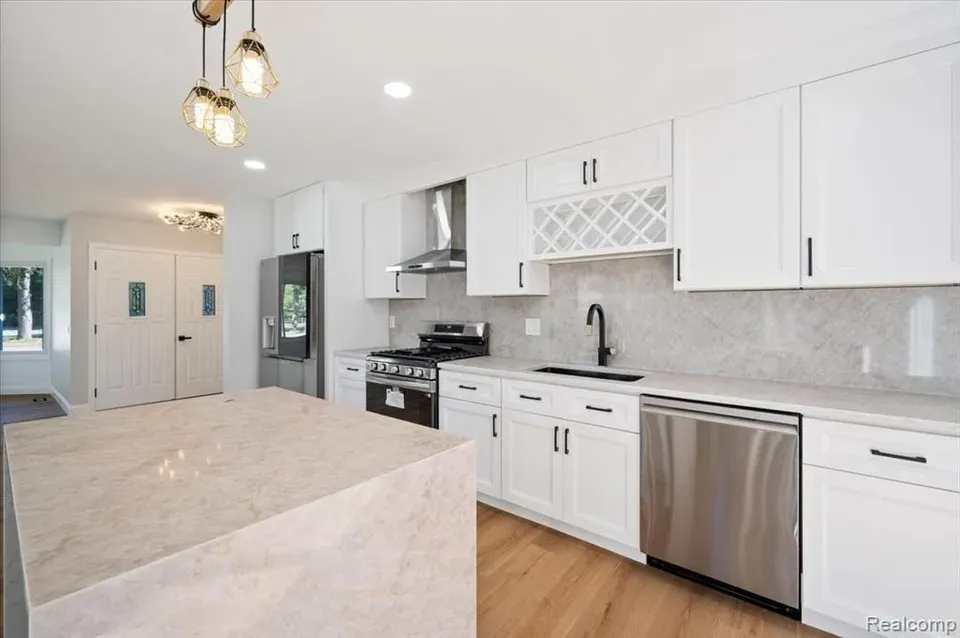 4 Bed 3 Bath Traditional Suburban Family Home in Troy, MI