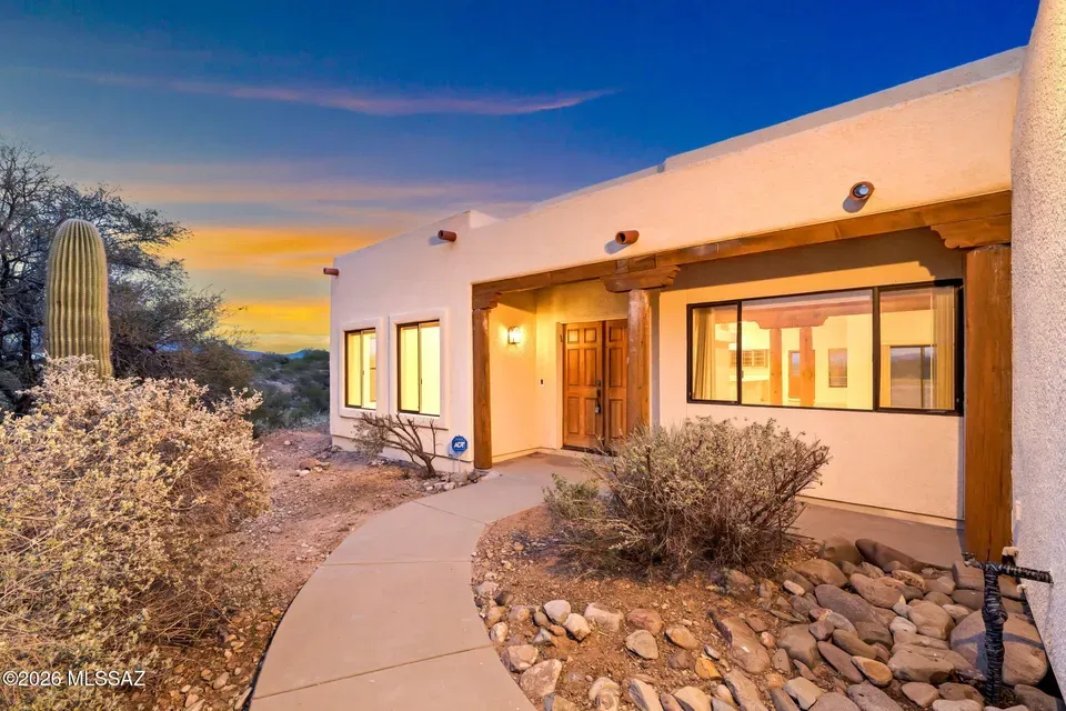 4 Bed 3 Bath Traditional Suburban Family Home in Tucson, AZ - 2