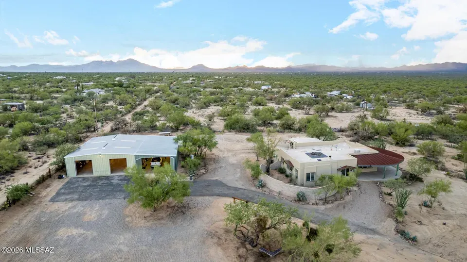 4 Bed 3 Bath Traditional Suburban Family Home in Tucson, AZ - 1