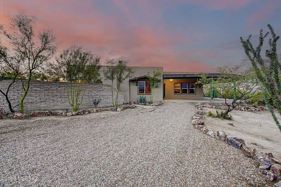 4 Bed 3 Bath Traditional Suburban Family Home in Tucson, AZ - 2