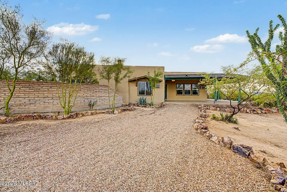 4 Bed 3 Bath Traditional Suburban Family Home in Tucson, AZ - 4