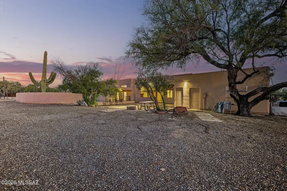 4 Bed 3 Bath Traditional Suburban Family Home in Tucson, AZ - 2
